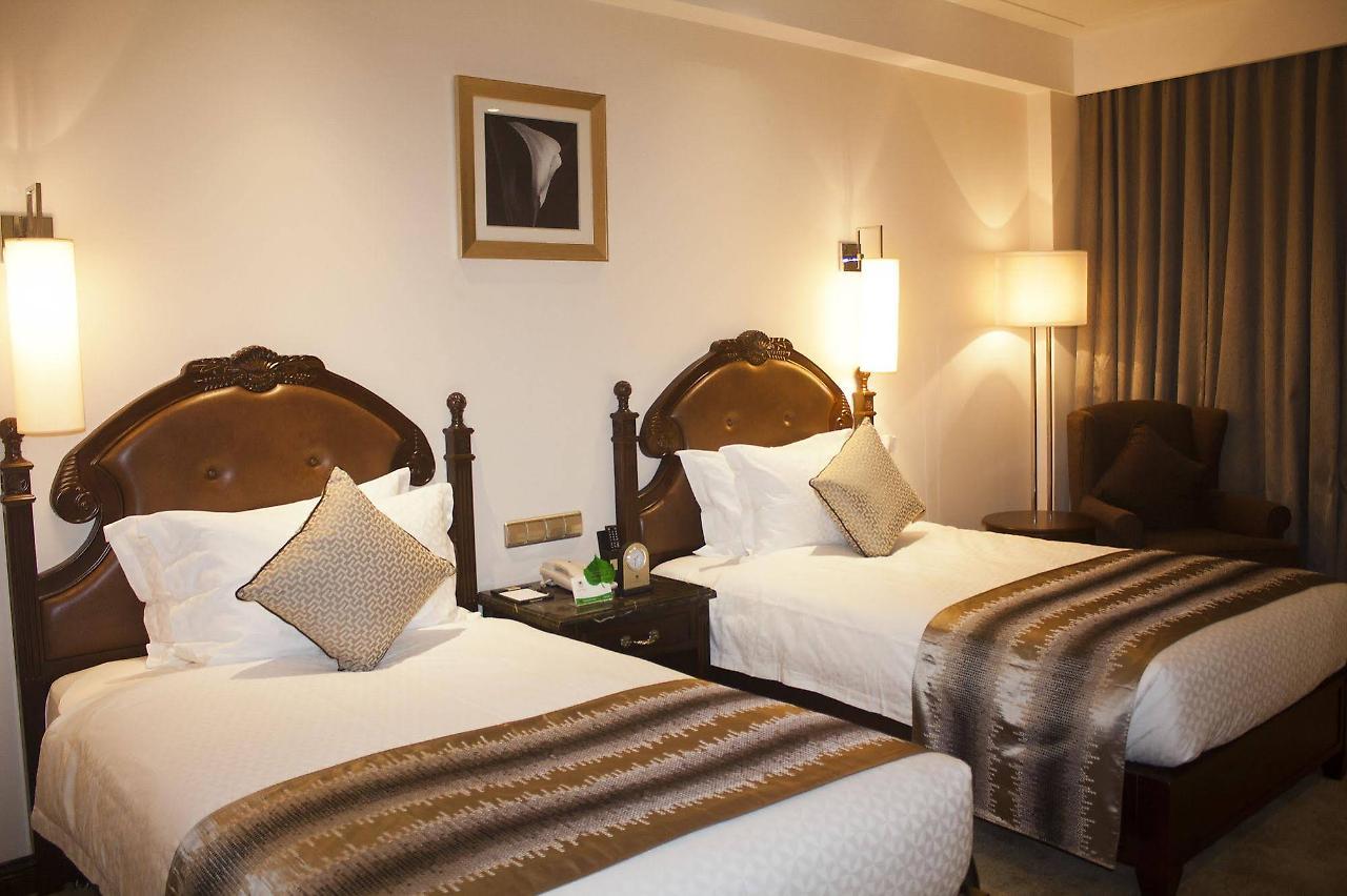 Tang Palace Hotel Άκρα Εξωτερικό φωτογραφία