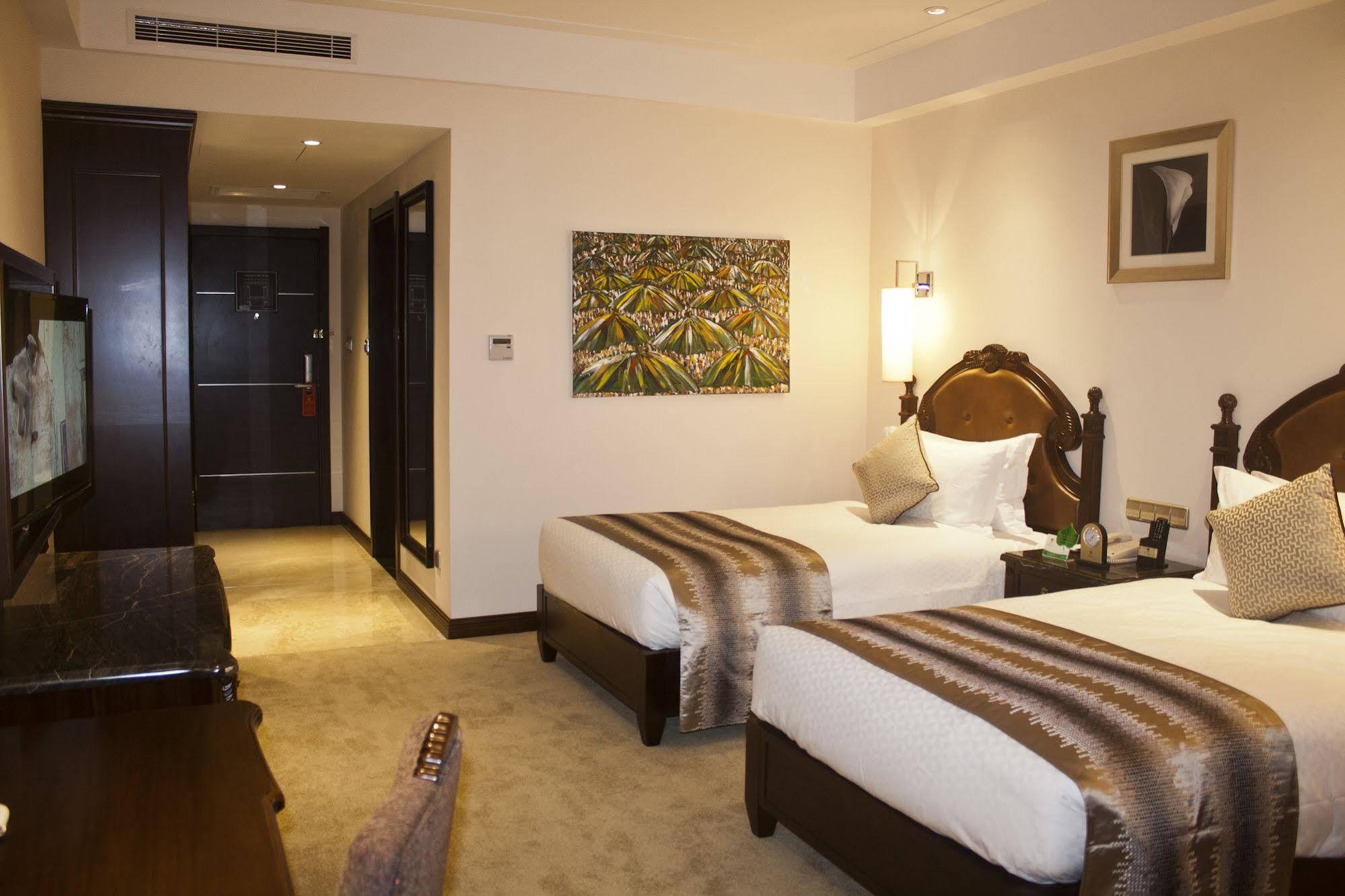 Tang Palace Hotel Άκρα Εξωτερικό φωτογραφία