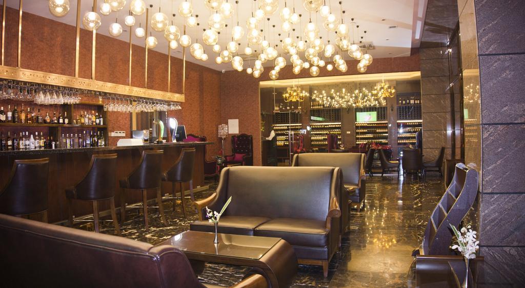 Tang Palace Hotel Άκρα Εξωτερικό φωτογραφία