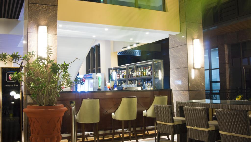 Tang Palace Hotel Άκρα Εξωτερικό φωτογραφία
