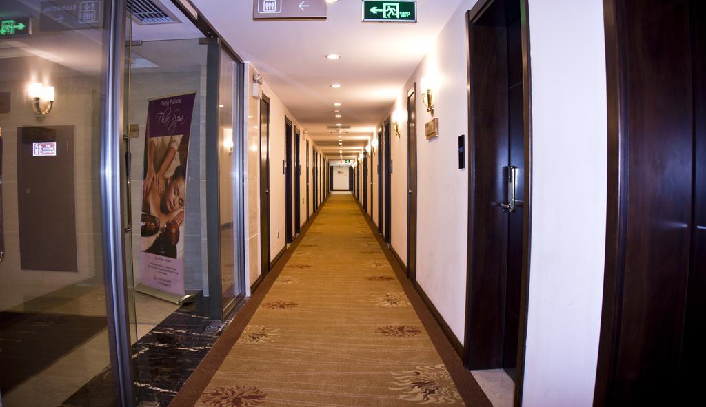 Tang Palace Hotel Άκρα Εξωτερικό φωτογραφία
