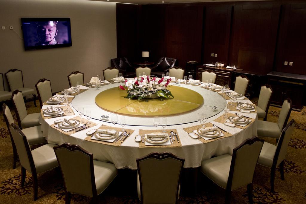 Tang Palace Hotel Άκρα Εξωτερικό φωτογραφία