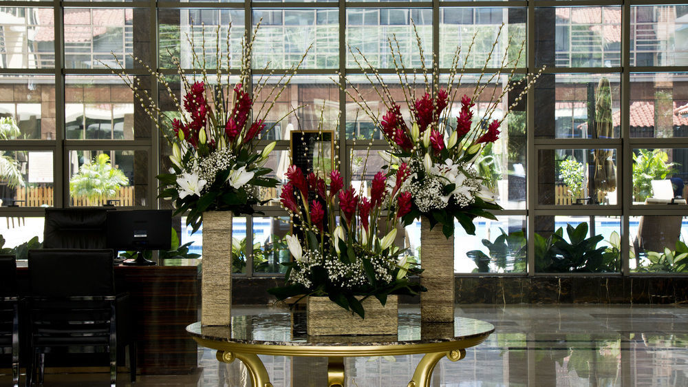 Tang Palace Hotel Άκρα Εξωτερικό φωτογραφία