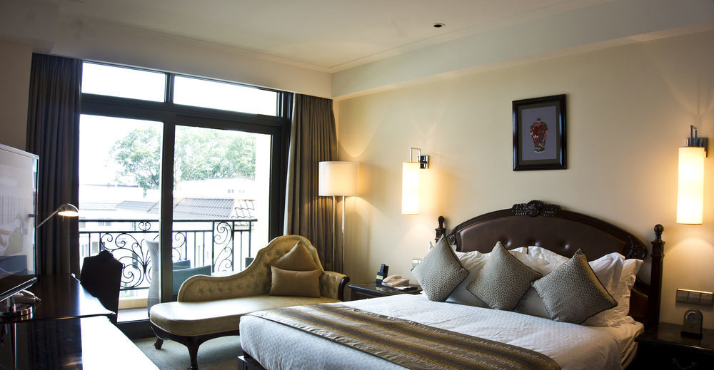Tang Palace Hotel Άκρα Εξωτερικό φωτογραφία