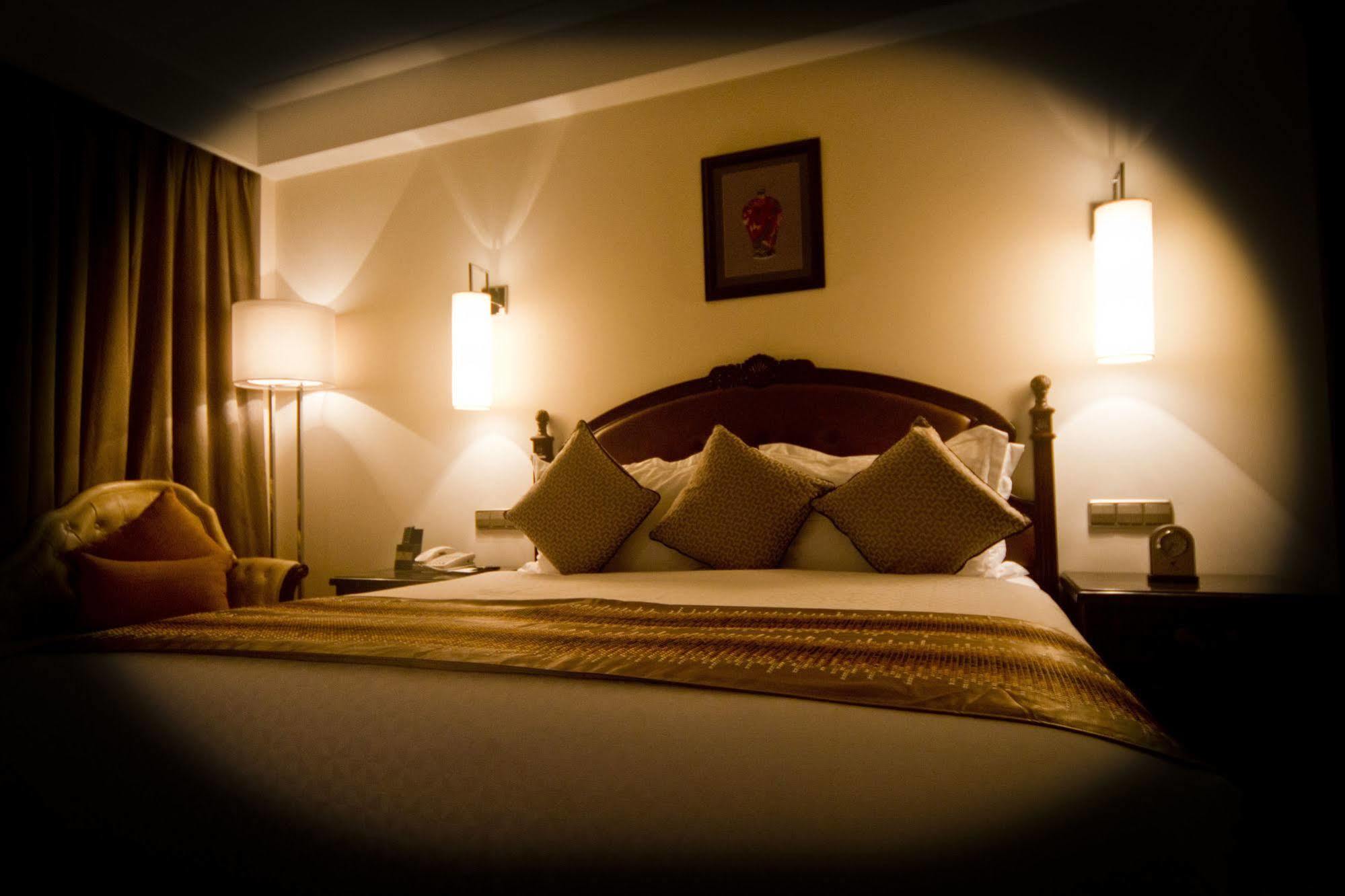Tang Palace Hotel Άκρα Εξωτερικό φωτογραφία