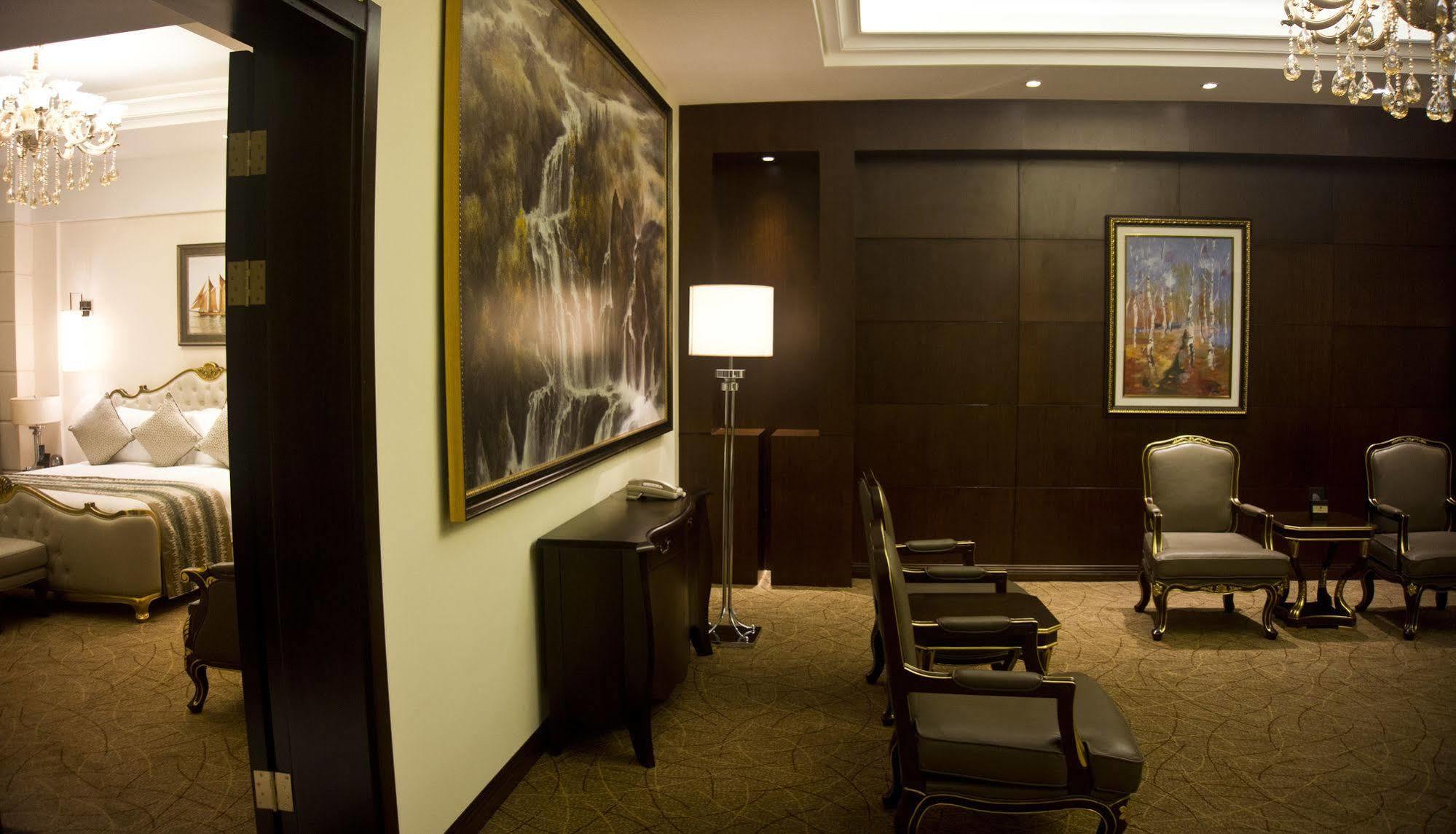 Tang Palace Hotel Άκρα Εξωτερικό φωτογραφία